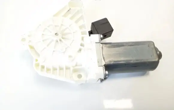 Mercedes-Benz CLS C218 X218 Front door window regulator motor A2078200542