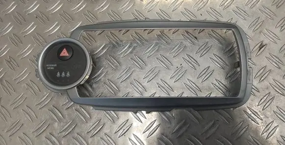 Toyota Yaris Radio/GPS head unit trim 864510D010