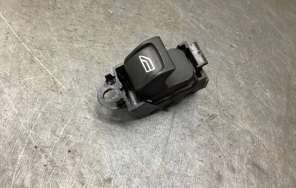 Volvo V70 Electric window control switch 30773272 03453310 SN5002590020047