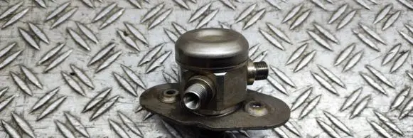 BMW 6 F06 Gran coupe Fuel injection high pressure pump 7599865