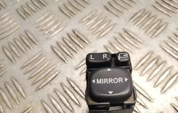 Lexus IS 220D-250-350 Wing mirror switch 183575