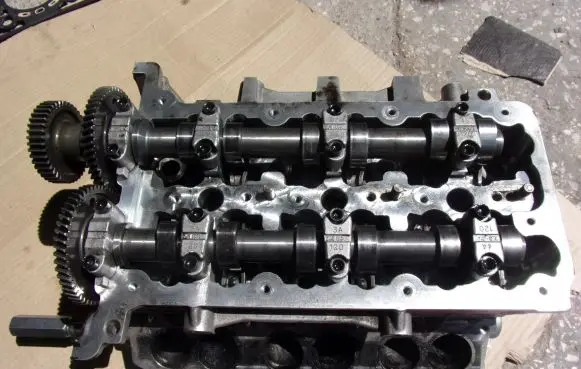 Jeep Cherokee Engine head 90352084F