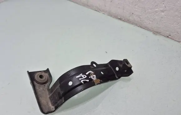 Honda CR-V Radiator mount bracket 
