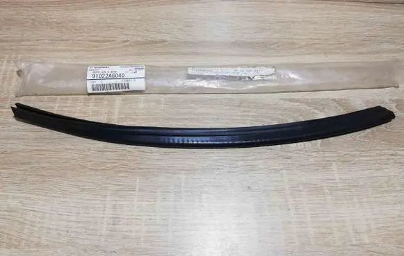 Subaru Forester SF Rubber seal rear door 91022AG040 NEWGENUINEOE
