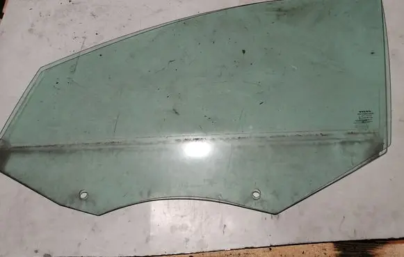 Volvo XC60 Front door window glass four-door