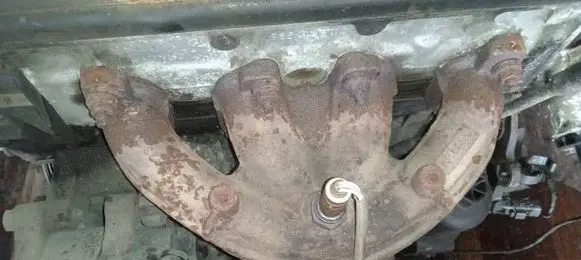 Citroen C3 Exhaust manifold 9636962310