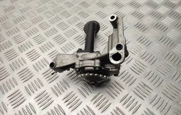 Skoda Octavia Mk2 (1Z) Oil pump 038115121C