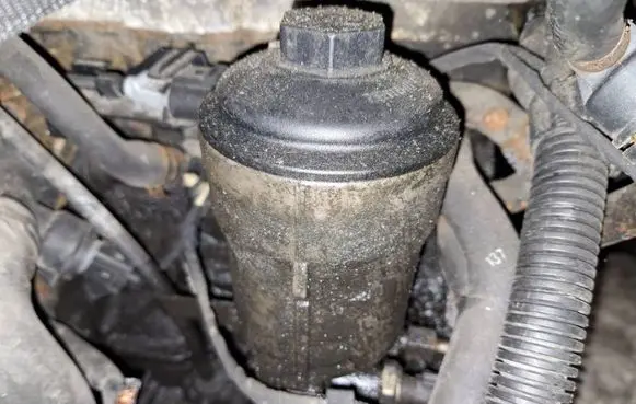 Volkswagen PASSAT B6 Oil filter cover 