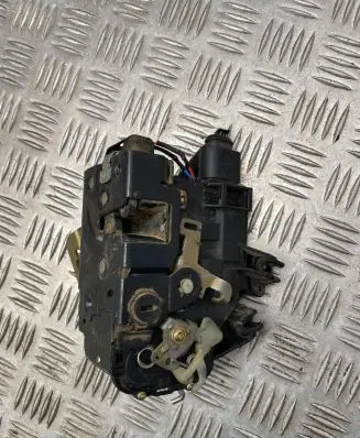 Audi A6 S6 C5 4B Rear door lock 4B0839016B