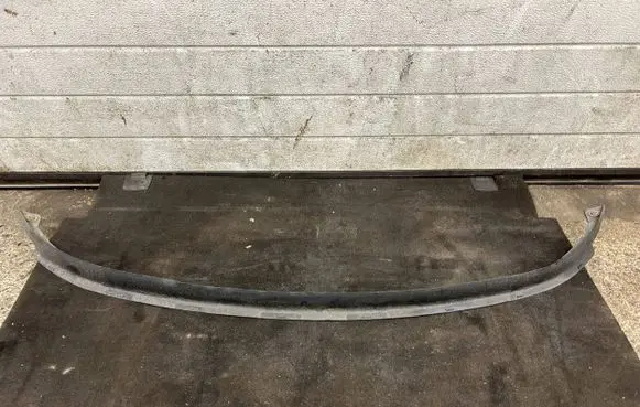 Front bumper lip