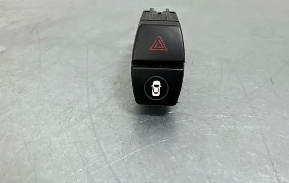 BMW 2 F46 Hazard light switch 6842274