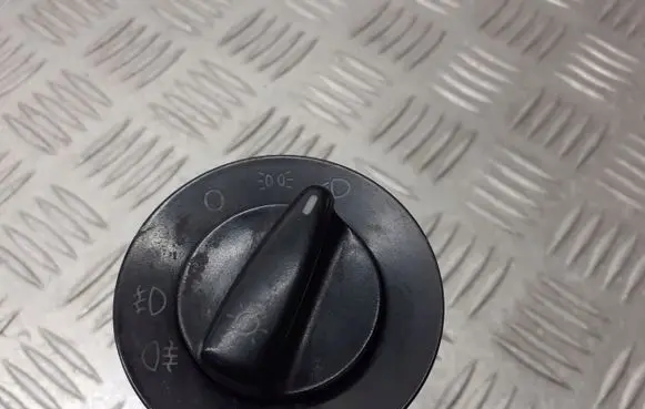 Volkswagen Golf IV Light switch 1C0941531A