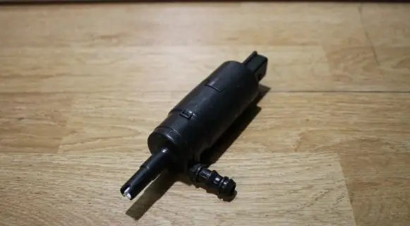 Volkswagen PASSAT B6 Windscreen/windshield washer pump 3B7955681