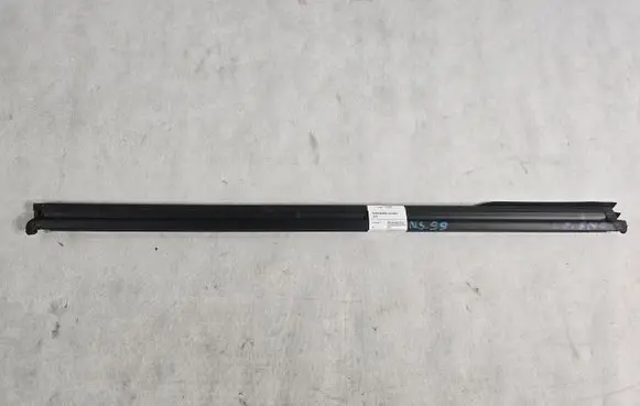 Volkswagen Tiguan Rear door trim (molding) 5N0837479
