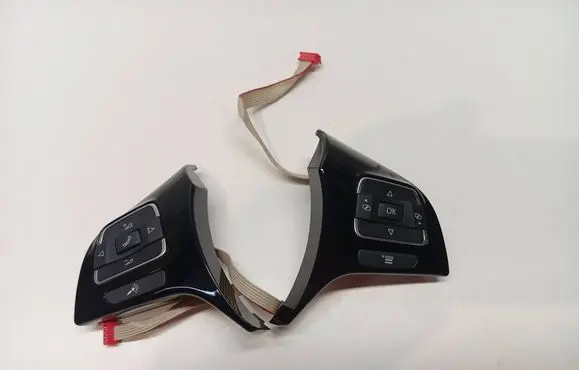 Volkswagen Touareg II Steering wheel buttons/switches 7P6959537 7P6959538
