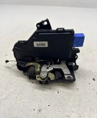 Volkswagen Touran I Front door lock 3D1837016