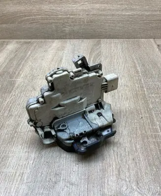 Audi A4 S4 B7 8E 8H Front door lock 8E2837016AA