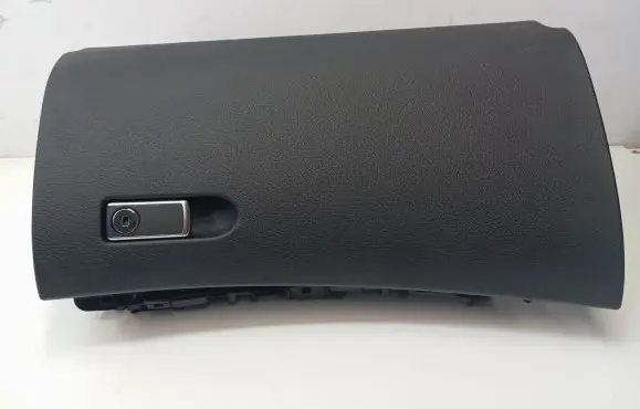 Mercedes-Benz E W213 Glove box