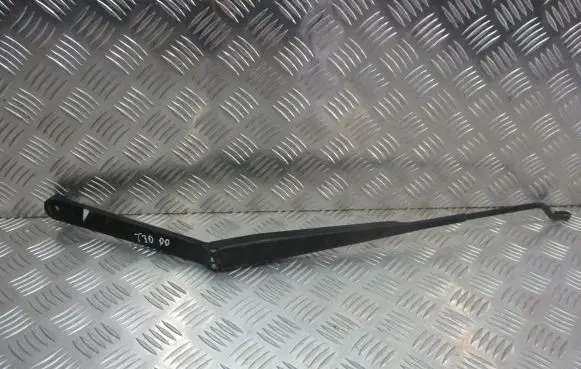 Nissan X-Trail T30 Front wiper blade arm