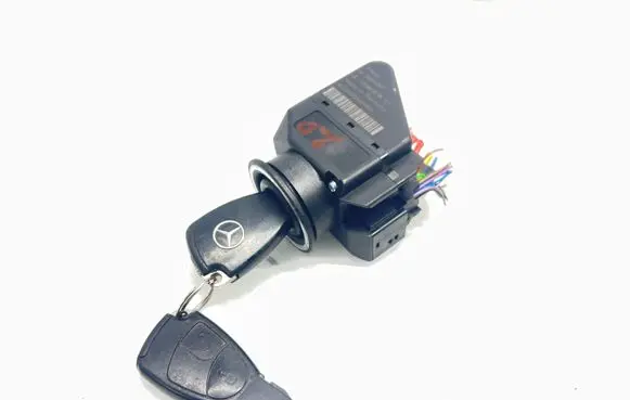 Mercedes-Benz E W210 Ignition lock 2105450208