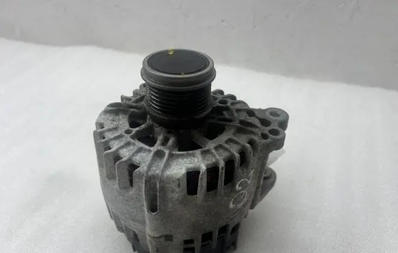 Audi Q2 - Generator/alternator 04L903021D