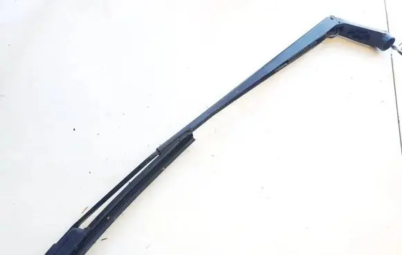 Toyota Avensis T250 Front wiper blade arm 6598