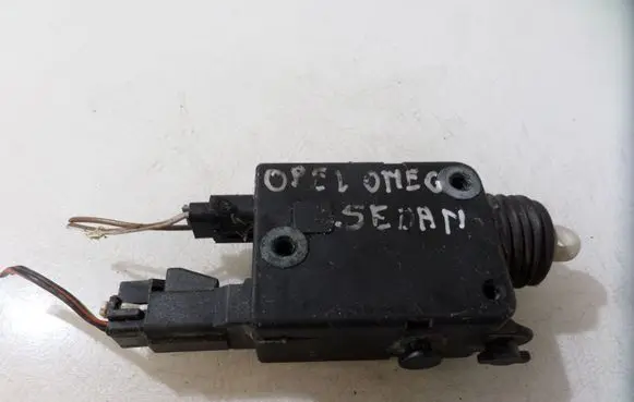 Opel Omega B1 Central locking motor 90491728 1101215 5405