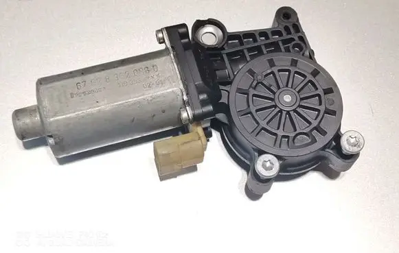 BMW 3 E46 Rear door window regulator motor 676283620660 0130821727