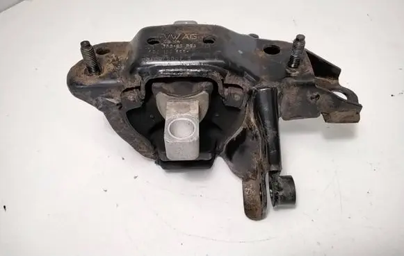 Volkswagen Polo IV 9N3 Engine mount bracket 6Q0199555