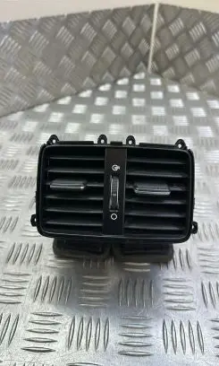 Rear air vent grill