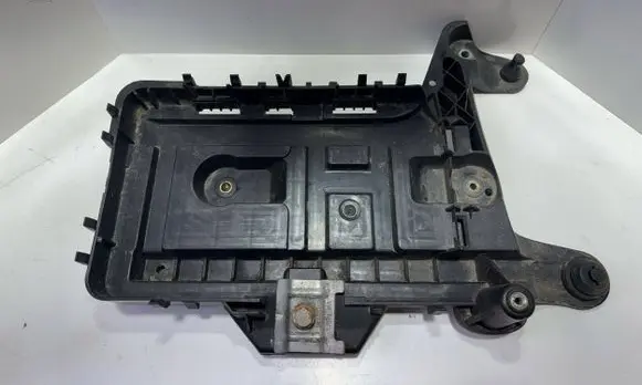 Volkswagen PASSAT B7 Battery tray 1K0915333