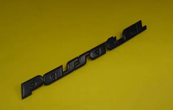 Volkswagen PASSAT B3 Manufacturers badge/model letters 357853687J