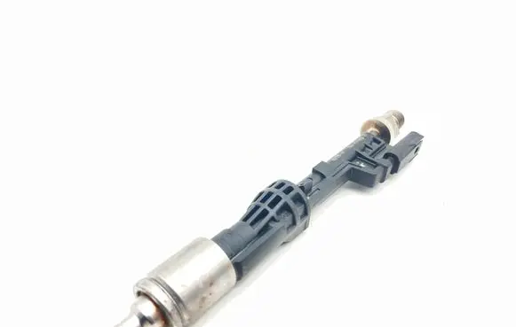 BMW X3 F25 Fuel injector 7597870 0261500109