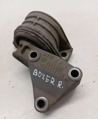 Engine mount bracket