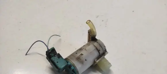 Nissan X-Trail T30 Windscreen/windshield washer pump MC212 2224616A 4921