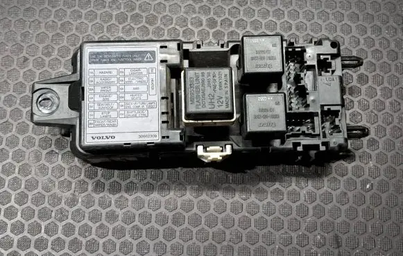 Volvo S40, V40 Fuse module 30662309