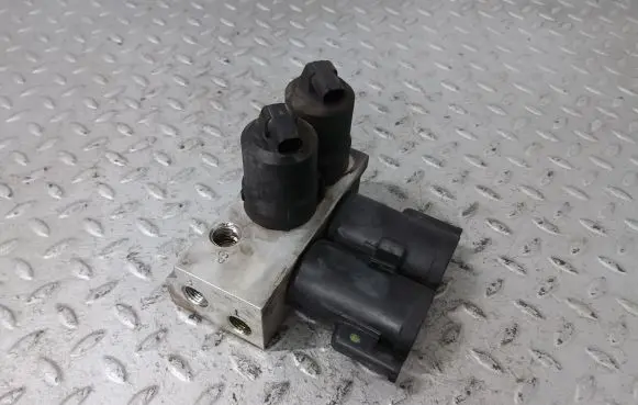 Mercedes-Benz CL C215 Air suspension valve block A2203280031 2203280031 2203200356