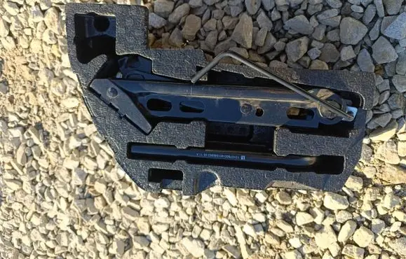 Opel Corsa D Lift Jack 13299889