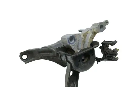 Toyota C-HR I Engine mount bracket