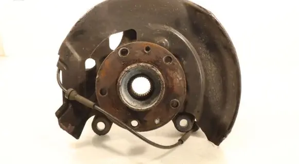 Nissan Qashqai Front wheel hub spindle knuckle 