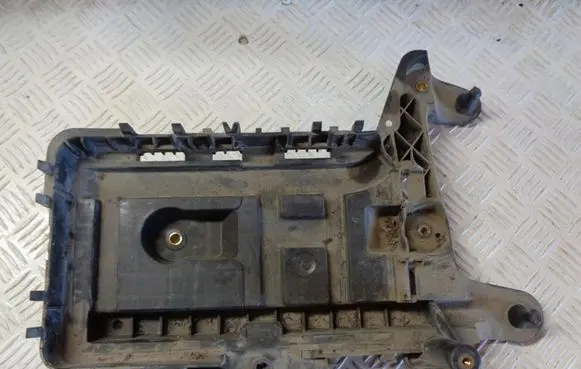 Volkswagen Caddy Battery tray 1K0915333