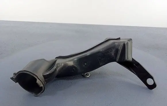 BMW 1 F40 Intake resonator 7453943