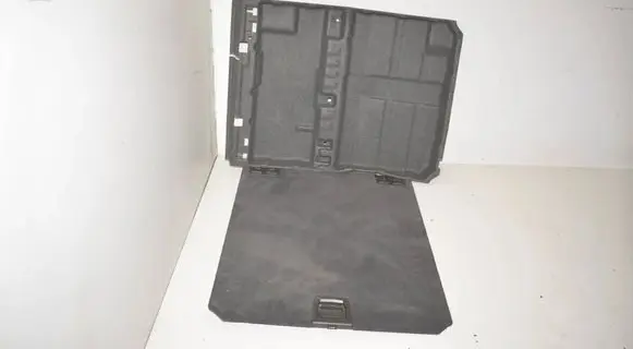 Trunk/boot floor carpet liner