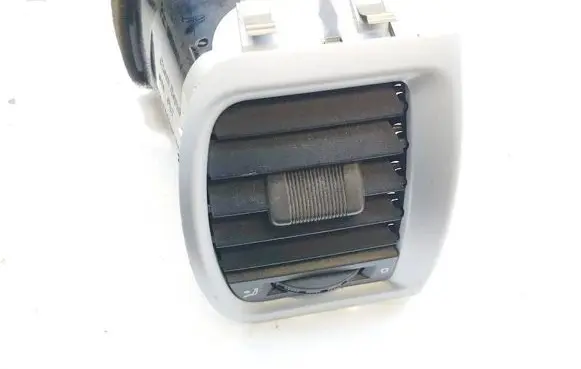 Skoda Fabia Mk2 (5J) Dash center air vent grill 5j0819702