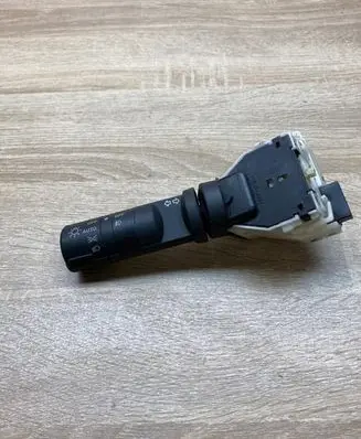 Nissan Qashqai Indicator stalk NILES14425