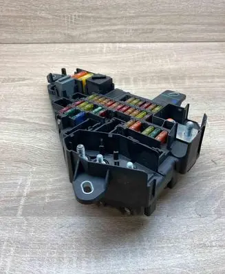 BMW 5 E60 E61 Fuse module 6906588