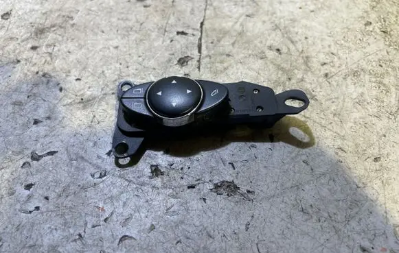 Wing mirror switch