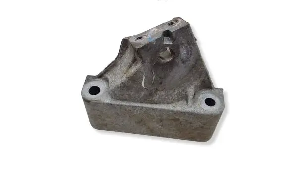 Jeep Grand Cherokee Engine mounting bracket 