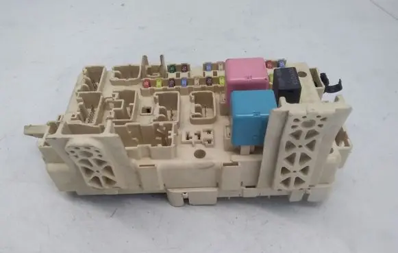 Toyota Avensis T250 Fuse module 8264105030A