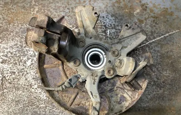 Front wheel hub